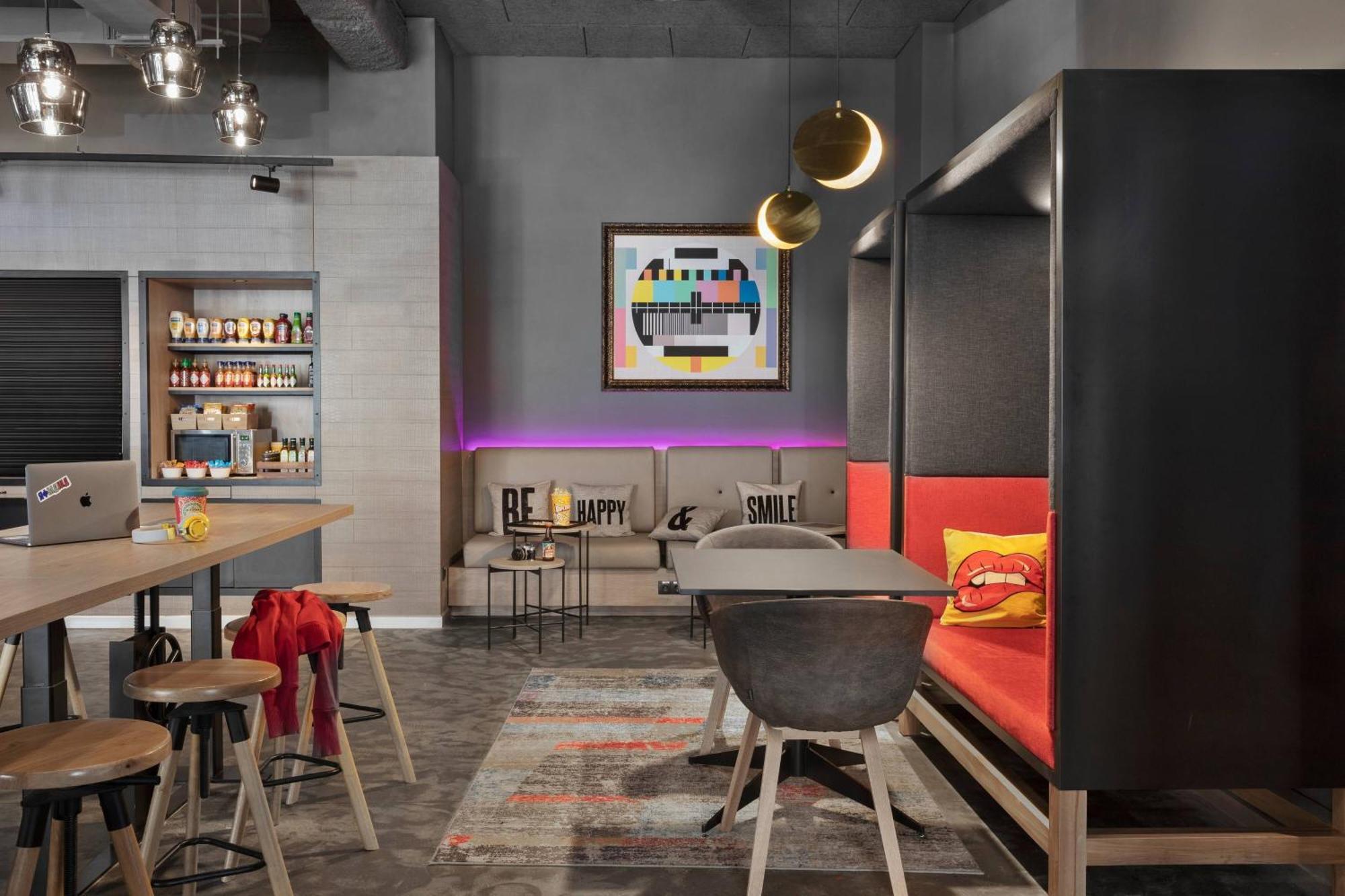 Hotel Moxy Bucharest Old Town Exterior foto